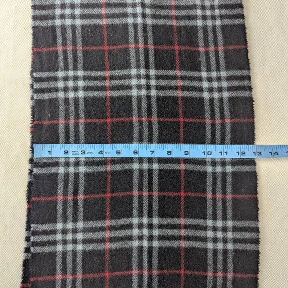 Burberry Unisex Lambswool Check Scarf Blue – Pre-Owned – Warm Designer Style. - Picture 7 of 7